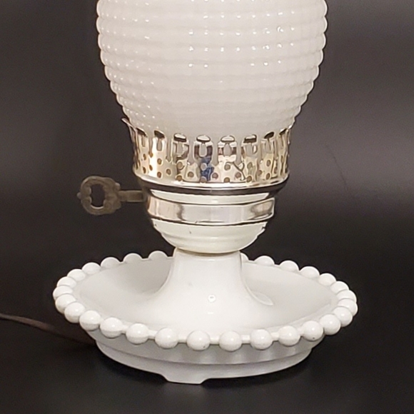 Vntg 14" Milk Glass Jewelry Catch Bottom Electric Hurricane Lamp Silvery Trim - Picture 9 of 13